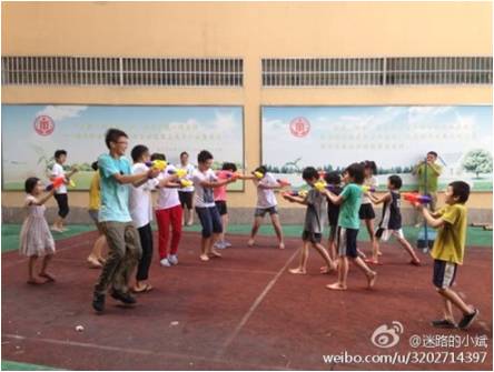 ���ݴ�W(xu��)�������� ������`�����7��7����20�Ձ��������о������������M(j��n)���P(gu��n)ע���˃�ͯ�Ĺ����ӡ�����?y��u)����˃�ͯ�ṩ���������|(zh��)�ϵ�֧�֣�һ����꠆T�o���˃�ͯ��ˇ�g(sh��)���w�����Ļ����n������һ����꠆T�tȥ��ٍ�X�������˃�ُͯ�I�������Ʒ�͌W(xu��)��(x��)��Ʒ���D�顰������꠆T�c���˃�ͯ�������e�С���ˮ��(ji��)�����F(xi��n)���gЦ�Z��һƬ�g�v��