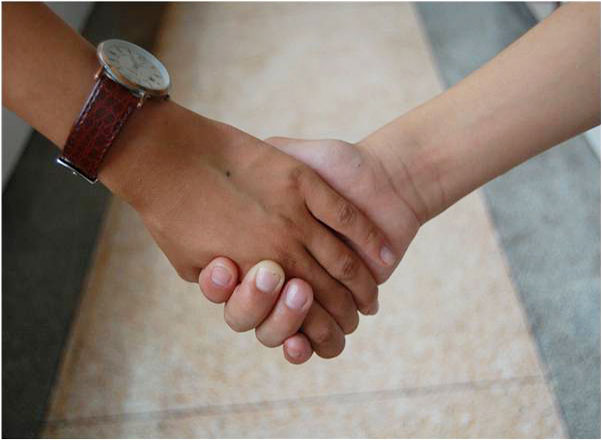 7��19�������ݾ���վһ������С�ҵ��к�Ҫ�x�_�ˣ��ѹ�ͬ��̎ʮ����ĺ��ӂ��͡�������꠆T��ʮ�ֲ������D��С�Һ�꠆T�o�յ��p����һ��꠆T����ӛ���������҂��֠����������B��������