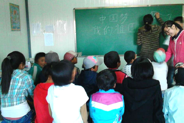 7��20������ӿƼ���W(xu��)���t�ġ�֧���(du��)�c�ຣ���Ϲ��W(xu��)У֧�̻��(d��ng)�����c���ӹ�Ԓ���Ї������ҵ���������(d��ng)�����e�С����ӂ��mȻ��o(j��)��С����(j��ng)�v����������Մ������������s��Ȼ��μ���������