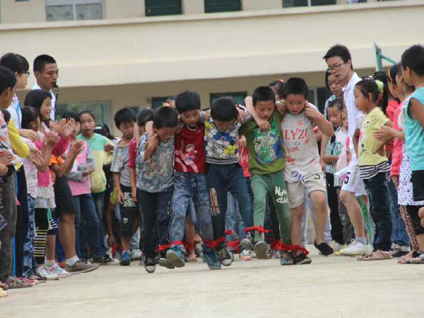 7��28�����V�|�̌W(xu��)Ժ��С�ٟ���ɽ�^(q��)���W(xu��)����֧���(du��)������С�W(xu��)�e�k���\(y��n)��(d��ng)��(hu��)���mȻ��(ch��ng)�ز�δ�޽������������(du��)�T��Ŭ���ͺ��ӂ���ƴ�������\(y��n)��(d��ng)��(hu��)�A�M�Y(ji��)�����D�麢�ӂ�?c��)ڱ�ِ�ЈF(tu��n)�Y(ji��)�f(xi��)��������(zh��ng)������