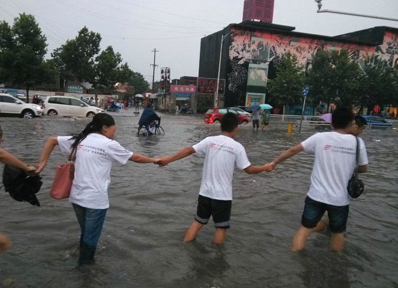 ���_(t��i)��W(xu��)���A�Ǉ�(gu��)ɫ���{(di��o)���(du��)�����ʝ��{(di��o)�У�ż��һ��(ch��ng)�������(du��)�T�������eˮ�����ַ���ǰ����