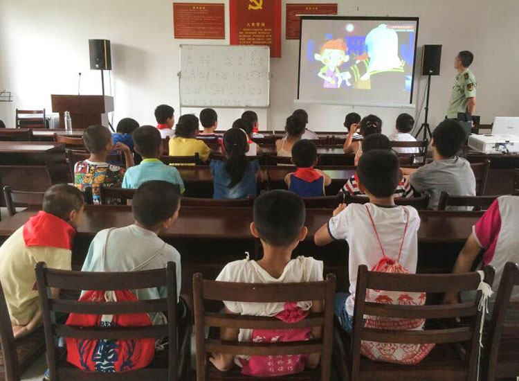 ־Ը����Ո���ą^(q��)�侯���(du��)��ǰ�����ٽoС���т���������ȫ֪�R�v����