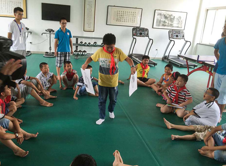 С���т���־Ը��չʾ�Լ��Ĳ�ˇ��