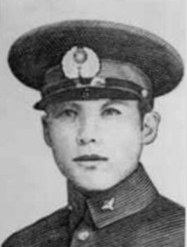 鐺��ģ�1916�꣭1937��8��17�գ����|�����(zh��n)�ˣ���܊��5���մ���w�ІT�� ����һ�ˡ���׃�����܊����У���ڮ��I(y��)��1937��8��17�������ٵ������Zը�Ϻ����Ĵ�·��܊�܊˾��r�����ձ�܊�֮�����ړ������C��������鐺�����������딳ꇣ��┵(sh��)ʮ���ձ�ʿ���������񽵣�鐺��Ĳ������������w�ІT����֘�����������܊��֮�������һ�w�ӏ��Ԛ�ѳ����������������һ����������Ӣ����