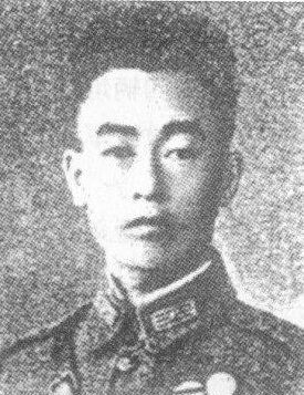 ����t��1905��9�������F��ʡ�󲨿h�ˡ�1926�꣬�����S��܊�ٌW(xu��)У��5�ڲ����ƌW(xu��)��(x��)��1937��������t�����ʲ�������������������(zh��n)��ؓ(f��)؟(z��)���ؼζ�һ�������˔��˶���M(j��n)����������(hu��)��(zh��n)��������t�����ʲ��D(zhu��n)�Ƶ����֮����(zh��n)���_ʼ�Γ����(d��ng)����܊�{(di��o)����(y��u)��(sh��)������������t�c������ʿ�����ڽ��u�I(l��ng)������t��������ʿ���c��܊����(zh��n)������ҹ�� 1939��2��������t�����ʲ�������𣨲����䣨������·������܊�������Ď��F(tu��n)����(zh��n)�У����ұ���������������ѳ��(gu��)��