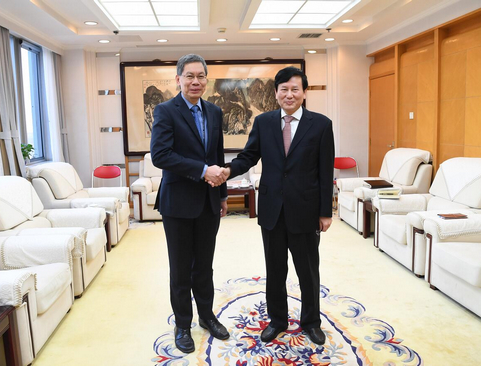 人民日報社社長、總編輯庹震會見新加坡駐華大使呂德耀一行