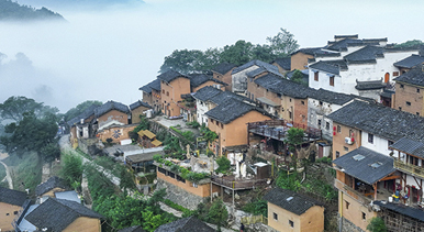 安徽歙縣：晨霧漫古村 土樓煥新生